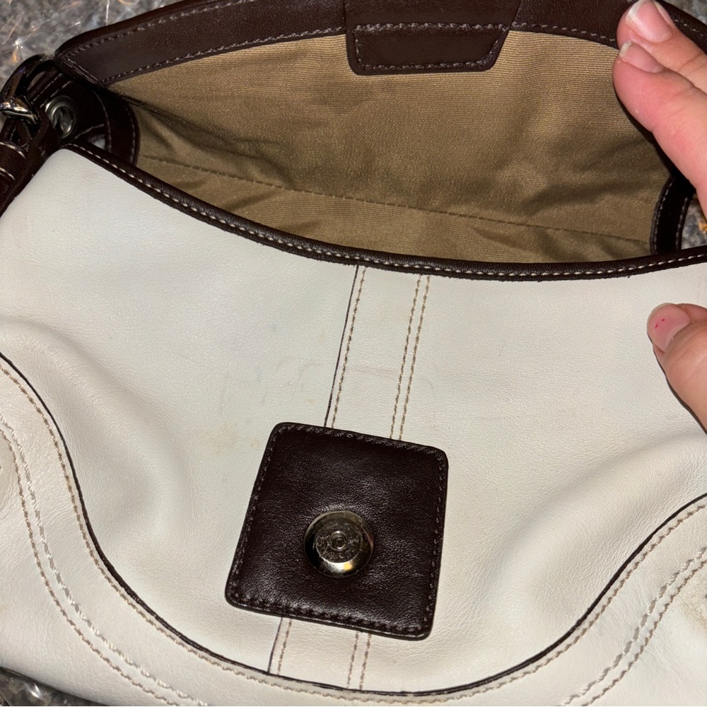 Vintage Coach SoHo Cream and Black Shoulder Bag - Picture 6 of 10